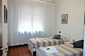 2 Schlafzimmer, Schreibtisch, Bügeleisen/Bügelbrett, WLAN