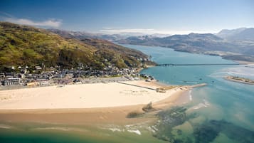 Una spiaggia nelle vicinanze