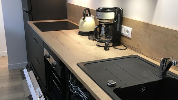 A modern kitchen with a dishwasher, a kettle, and a coffee maker on the countertop. - 2 rooms MASSENA pedestrian zone WIFI - CLIM (Nice)