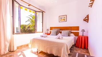 6 bedrooms, iron/ironing board, free WiFi, bed sheets