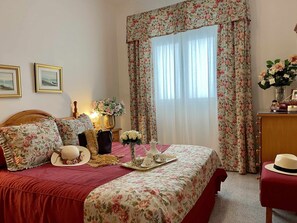 1 chambre, fer et planche à repasser, lit parapluie, Wi-Fi gratuit