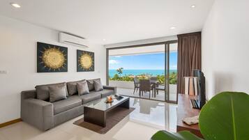 1-Bedroom Apartment | Ruang tamu | TV skrin rata