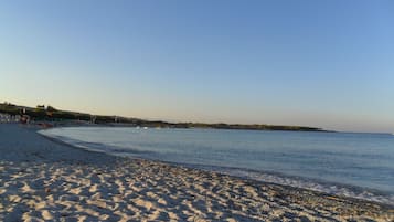 Am Strand, Liegestühle, Strandtücher