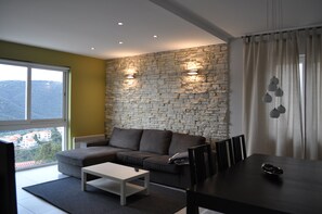 Smart TV - New apartment (128m2), terrace, sea view, A / C, Free Wifi & parking  (Rabac)