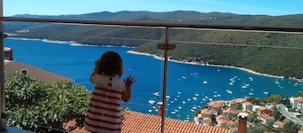 New apartment (128m2), terrace, sea view, A / C, Free Wifi & parking 