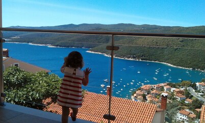 New apartment (128m2), terrace, sea view, A / C, Free Wifi & parking