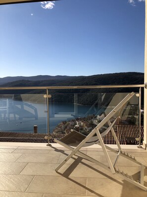 Property grounds - New apartment (128m2), terrace, sea view, A / C, Free Wifi & parking  (Rabac)