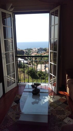 lovely apartment with sea view in quiet area of Funchal