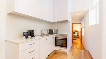 Fridge, microwave, oven, coffee/tea maker