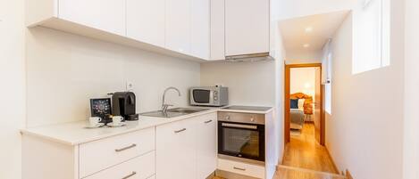 Fridge, microwave, oven, coffee/tea maker