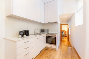 Fridge, microwave, oven, coffee/tea maker