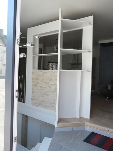 SUPERB 'MODERN' GOOD PLACE