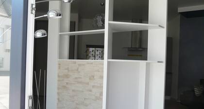 SUPERB 'MODERN' GOOD PLACE