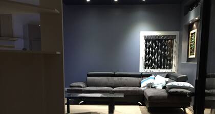 SUPERB 'MODERN' GOOD PLACE