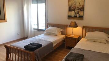 2 habitaciones, tabla de planchar con plancha y wifi gratis