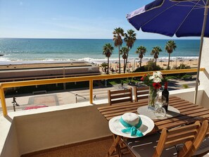 Unclassified image, 2 of 25, button