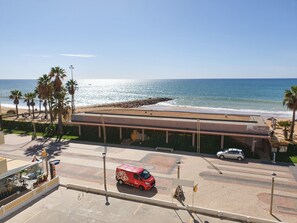 Unclassified image, 4 of 25, button