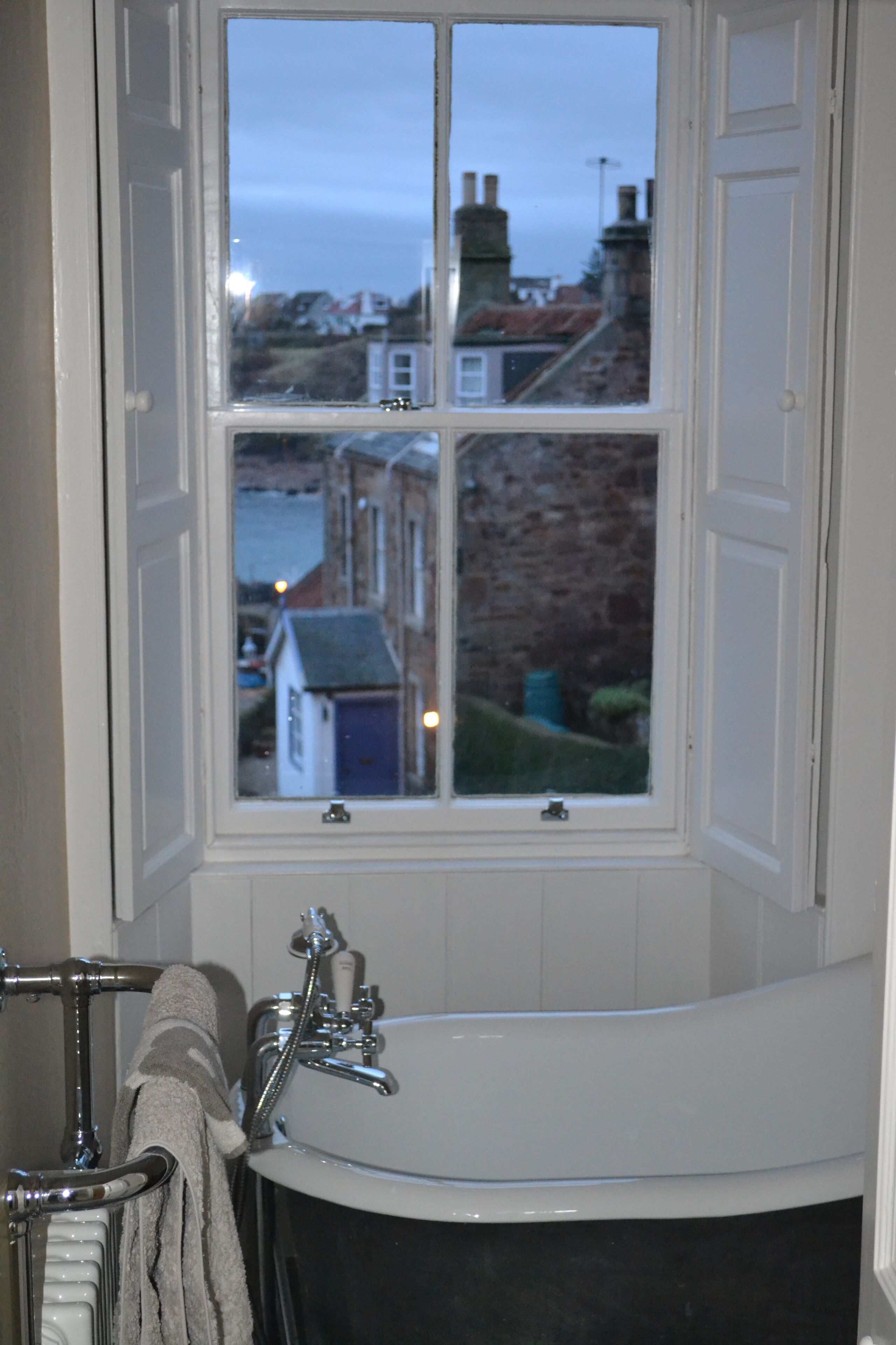 Harbour House bathroom.