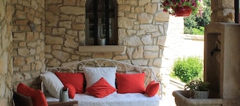 PROVENCAL FAMILY HOME IN STONE WITH SWIMMING POOL