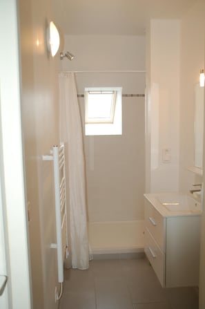 Bathtub