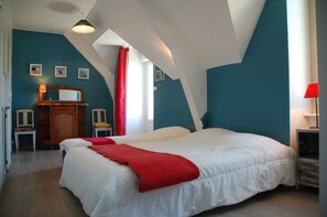 6 bedrooms, iron/ironing board, WiFi