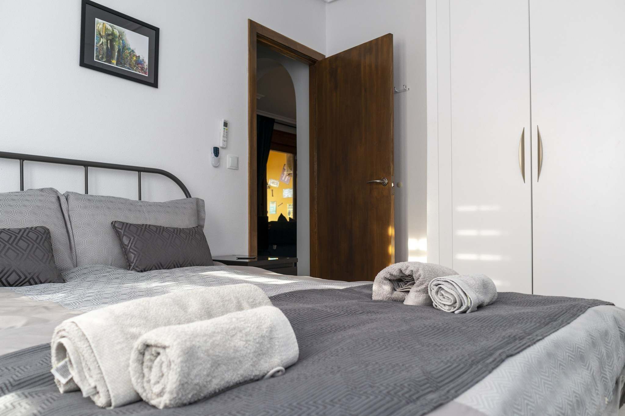 2 chambres, fer et planche à repasser, lit parapluie, Wi-Fi gratuit