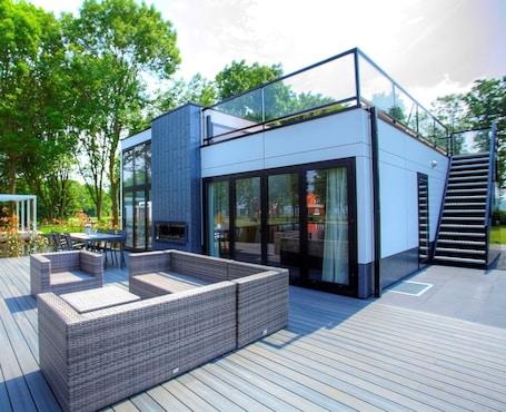 Cube Elite 6 | 2 bedrooms, free WiFi, bed sheets