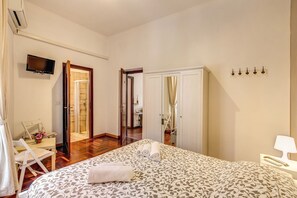 4 bedrooms, desk, iron/ironing board, free WiFi - Finally In Rome Vatican Apartment - 3 Double Rooms 100MQ (Roma)