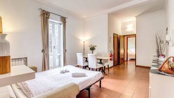 4 bedrooms, desk, iron/ironing board, free WiFi