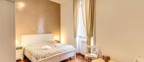 4 bedrooms, desk, iron/ironing board, free WiFi