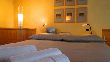 2 bedrooms, desk, iron/ironing board, WiFi