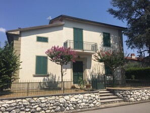 Exterior - Holiday home with POOL near Lucca, Pisa and Florence - WI FI FREE (Orentano - Pisa)