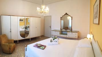 4 Schlafzimmer, BĂŒgeleisen/BĂŒgelbrett, Reisekinderbett, kostenloses WLAN