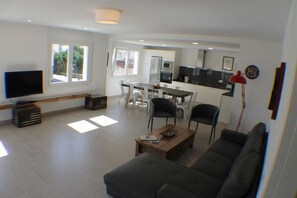 TV - Agi Las Acacias 2410 Apartamento for rent in Roses Girona. (Rosas / Roses)