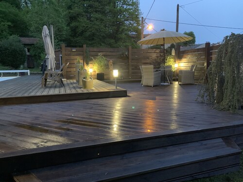 lapsi- ja lemmikkieläinystävällinen kompleksi | lämmitetty uima-allas | paikallinen hevosurheilu | nukkuu 8