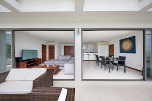 2-Bedroom Apartment with Private Pool | Terrasse/Patio