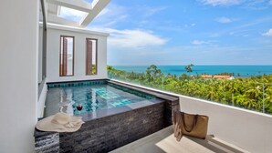 A modern balcony with a pool, overlooking a tropical beach and ocean. - Tranquil Residence 3 (Koh Samui)