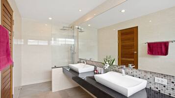 2-Bedroom Apartment with Private Pool | Bathroom