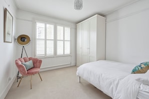 3 bedrooms, WiFi, bed sheets - Stylish Stapleton, by Veeve (London)