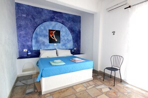 2 bedrooms, iron/ironing board, free WiFi, bed sheets - La Luna Blu "Owl" apartment, sea view, 500 meters from the beach (Ferma)