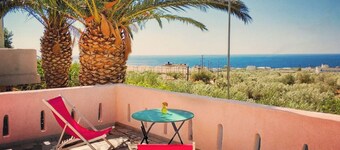 La Luna Blu "Owl" leilighet, havutsikt, 500 meter fra stranden