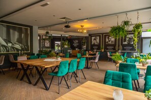 Dinner and brunch served - EuroParcs Maasduinen (Belfeld)