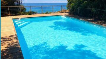 Piscine extérieure, piscine chauffée