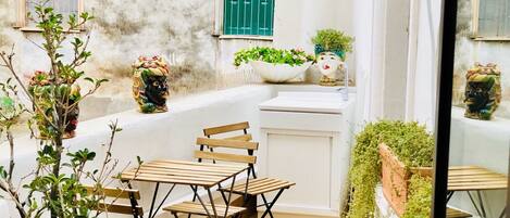 Deluxe Quadruple Room | Balcony