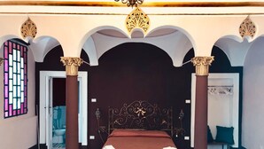 デラックス 4 人部屋 | ミニバー、デスク、防音設備、WiFi (無料)