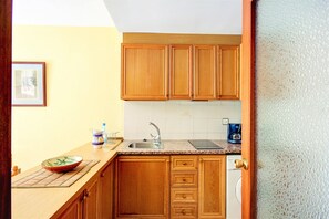 冰箱、微波炉、茶具/咖啡用具、厨具/餐具