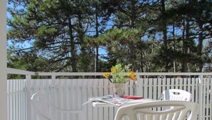 Outdoor dining - Tranquil family getaway-Beahost (Bibione)