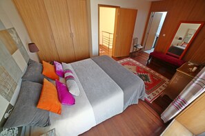 3 chambres, fer et planche à repasser, accès au Wi-Fi (inclus)