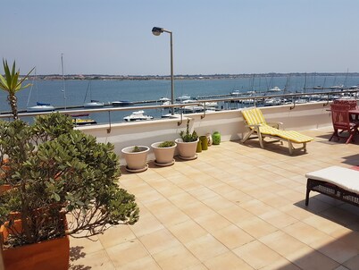 House with shared pool and garage 100 meters from the beach and overlooking the Ria