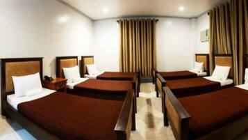 Silitysrauta/-lauta, ilmainen Wi-Fi, vuodevaatteet